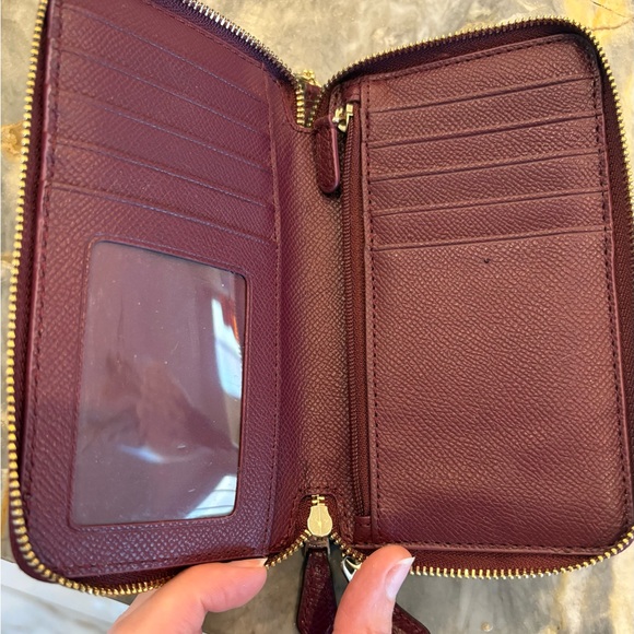 LARGE New Coach Tan and Brown Signature Zip Wallet - Picture 2 of 12